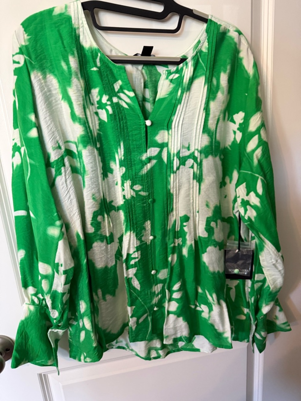 Simply Vera Vera Wang Green and White Floral Button-Front Blouse NWT